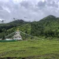 trek in Changping valley , mount siguniang 