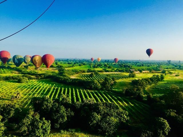 BALLOONS OVER BAGAN 