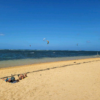 Pantai Sanur Bali Tempat Bersantai di Tepi Pantai dengan Selancar Angin
