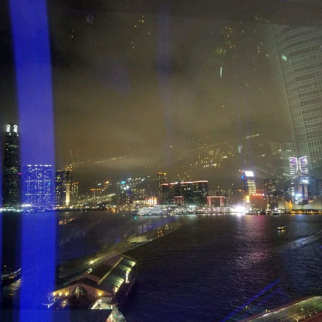晚上的中環摩天輪