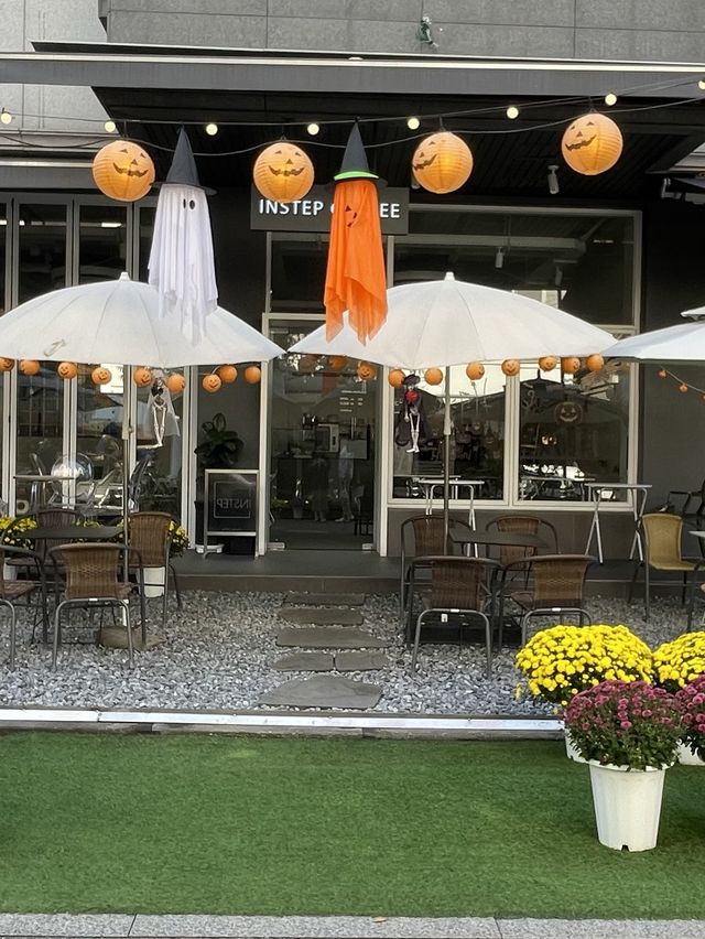 보정동 카페거리의 할로윈 분위기🎃