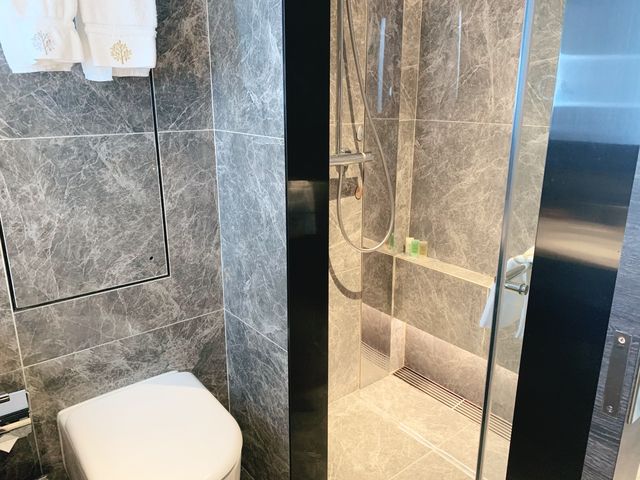 $444入住皇悅卓越酒店 有靚雲石廁所