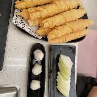 充滿粉紅色的火鍋店