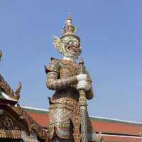 ทำบุญขอพรที่ วัดพระแก้ว, พระบรมมหาราชวัง