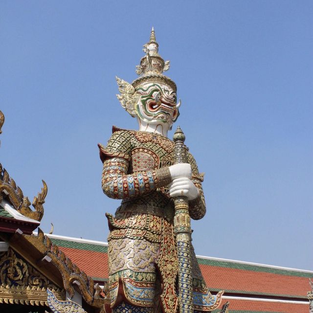 ทำบุญขอพรที่ วัดพระแก้ว, พระบรมมหาราชวัง