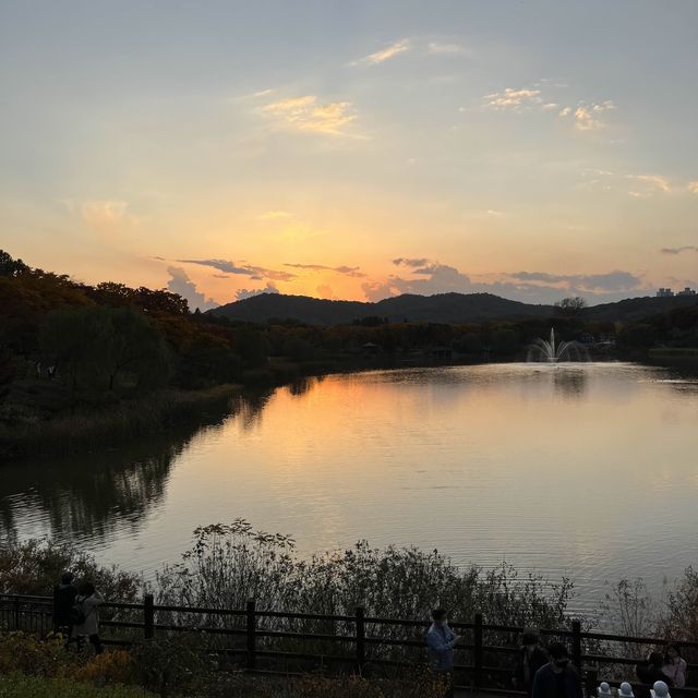 Sunset and lake view in Incheon Grand Park