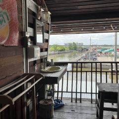 Si Yaek Huatakhe Cafe & Guesthouse User Photo