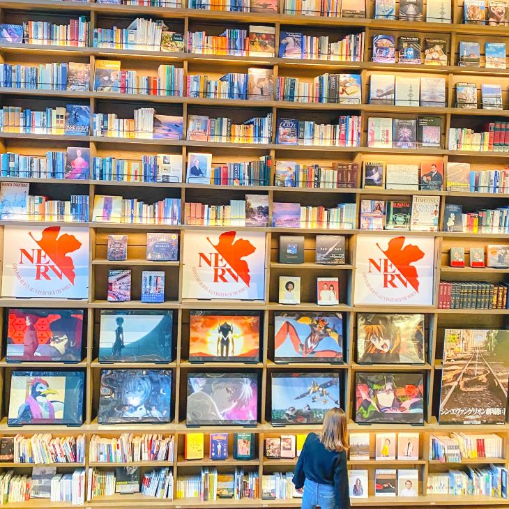 圧巻の本棚！！枚方Tサイト 蔦屋書店 | Trip.com 枚方
