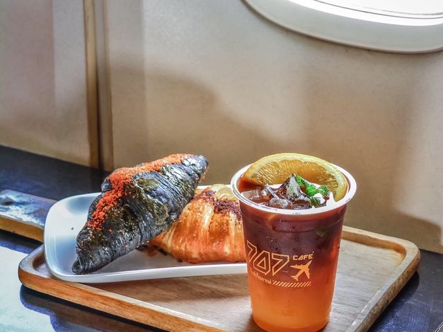 747 Cafe คาเฟ่เครื่องบินที่ใหญ่ที่สุดในโลก
