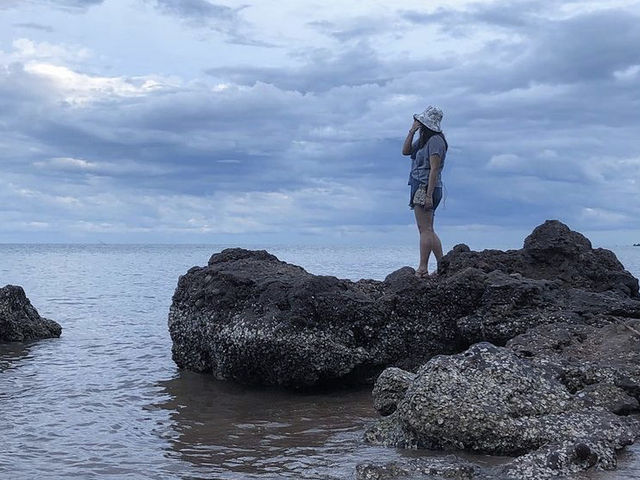 ชายหาดบ้านกรูด