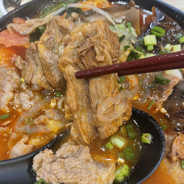 "紅磡高質米線，冬菇皇好正"