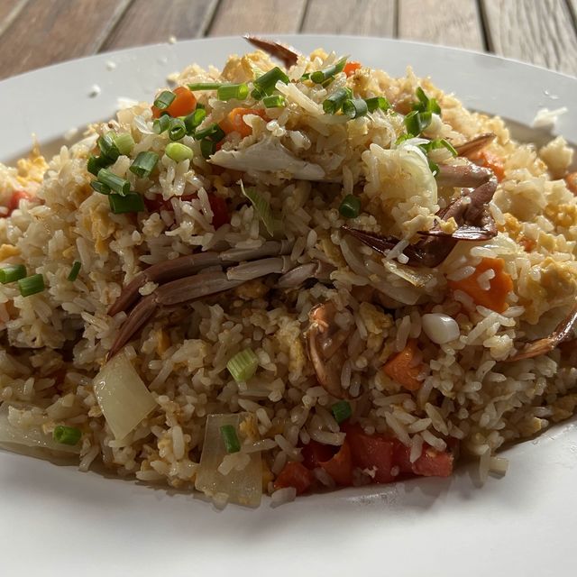 Must try fried curry seafood dish here 