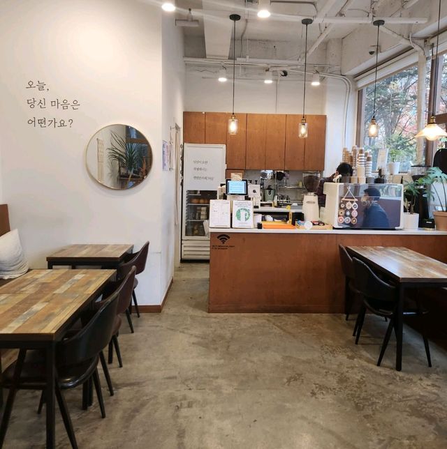 韓国/ソウル アパート内に位置する自然豊かなカフェ 