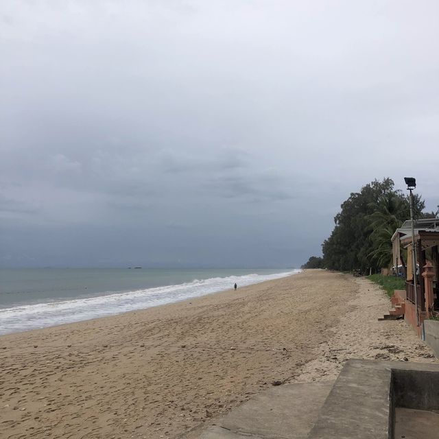 long stretch of beautiful beach with bars 