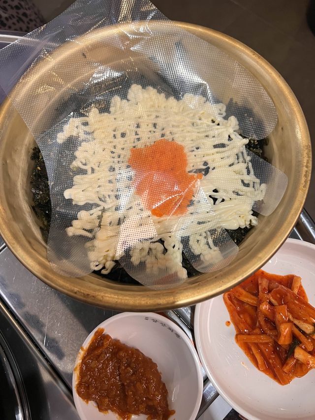 韓国/ソウル【鉢山】豚キムチ焼きと豚キムチチゲの有名な飲み屋さん🍺✨