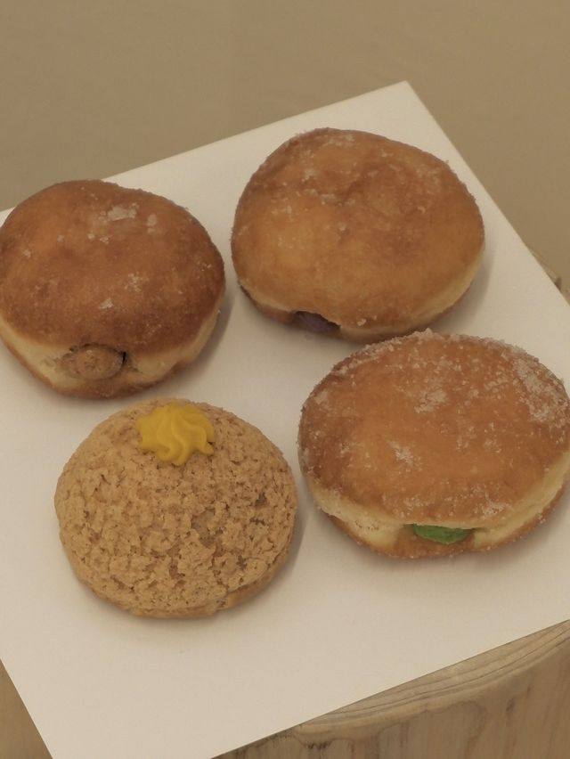 可愛的泰式甜品，必吃榴槤和冬蔭功  