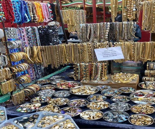 lovely tourist spot to shop~Portobello Market