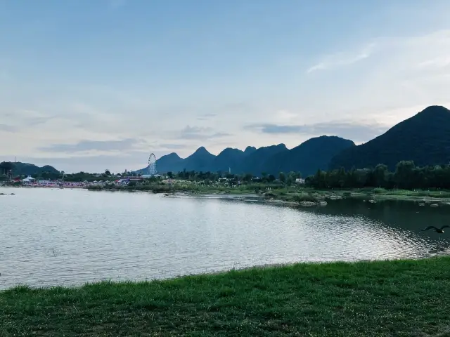 A view of the lake at Yunman Park in Anshun.