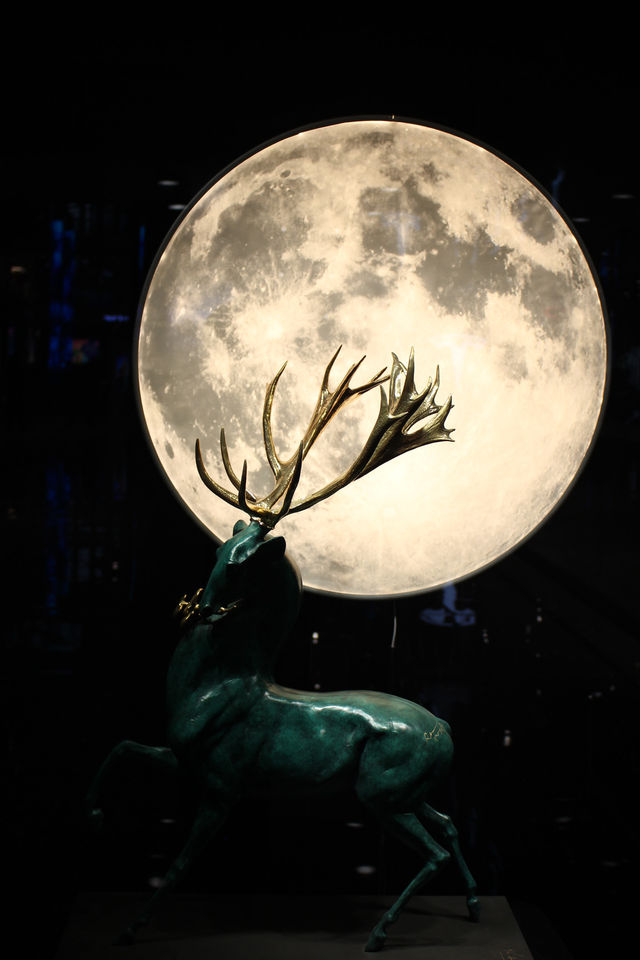 Enjoy shopping and art 