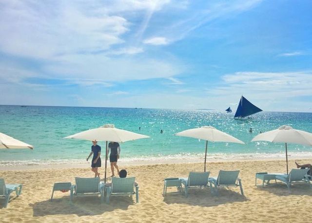 Have you decided where to travel abroad? If not, come here | Boracay Island, Philippines 😄