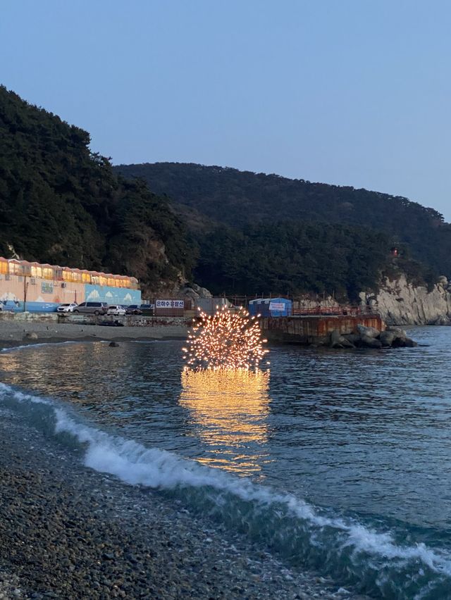 바다보면서 조개구이 한 입!