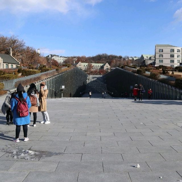 EWHA WOMANS UNIVERSITY​ มหาวิทยาลัยวิวสวย​ตึกเก๋