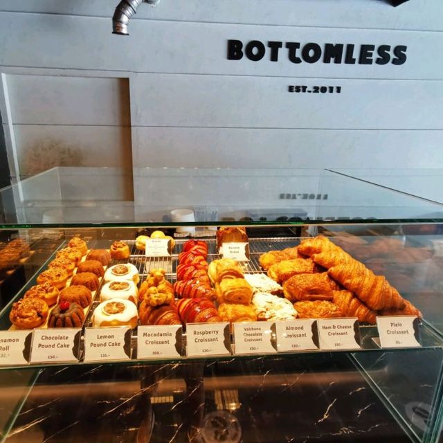 ขนมเค้กอร่อยๆกับบรรยากาศ​เก๋ๆ 🍰🧁🥧 