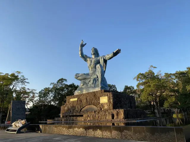 長崎平和公園『平和祈念像』『折鶴の塔』