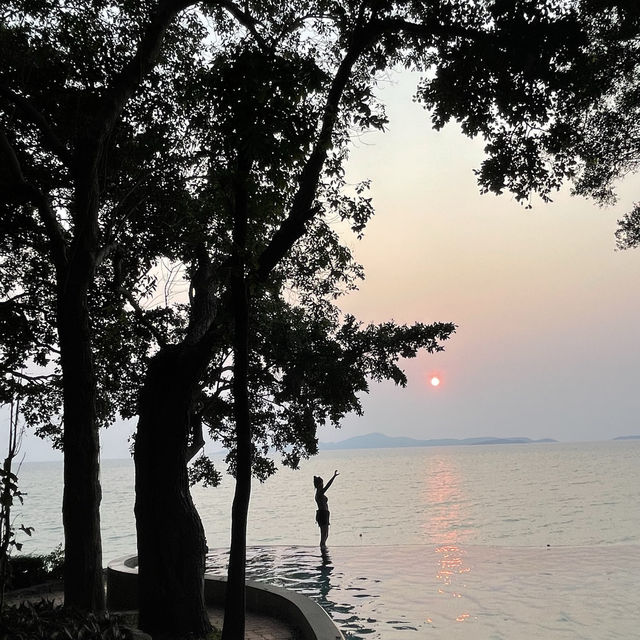 芭堤雅蒙特拉酒店 無邊際泳池 夕陽極美 早餐美味