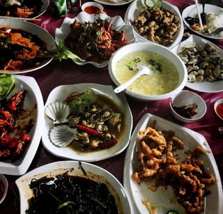 Udang Emas Seafood yang Terkenal Lezat