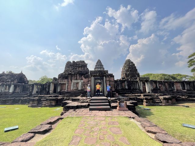 ย้อนยุคเมืองเก่า ไปกับปราสาทหินพิมาย