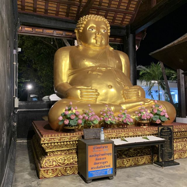 spectacular Wat Chedi Luang at Night.