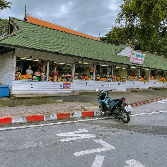 บินมาเพื่อเที่ยวผับแวะเข้าวัดก่อนได้นะ