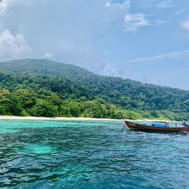 หาดสวย น้ำใส @เกาะหลีเป๊ะ