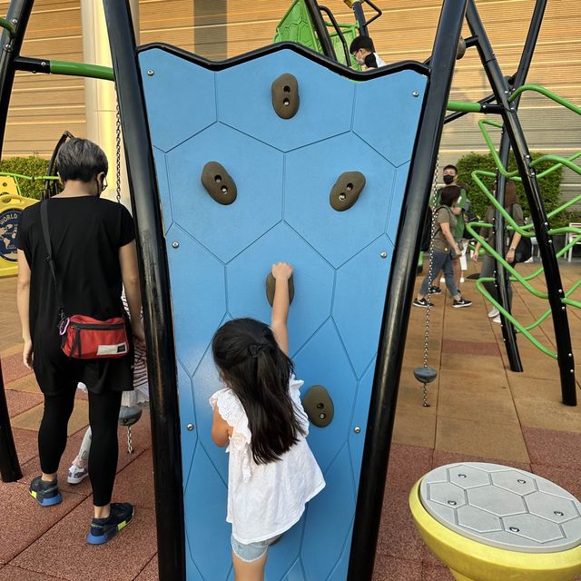 山頂廣場戶外兒童公園