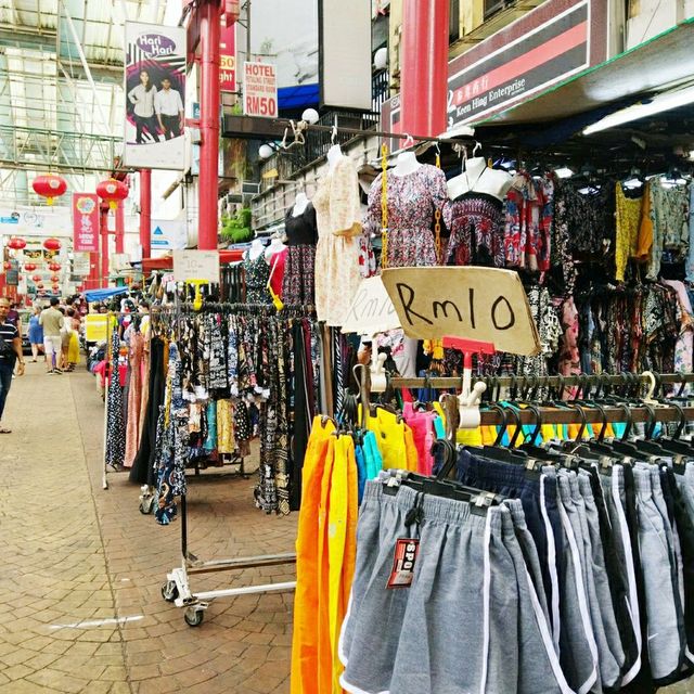 Petaling Street a good bargain place 🛍️👕⌚