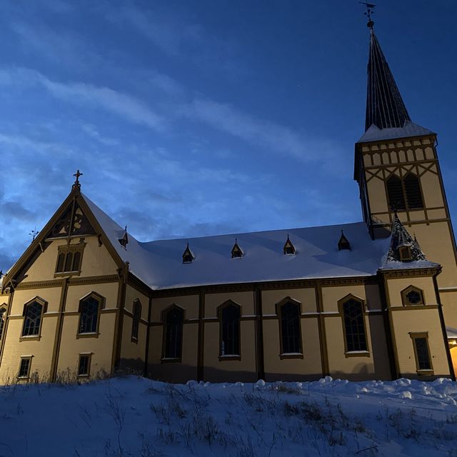 北部挪威最大的木教堂