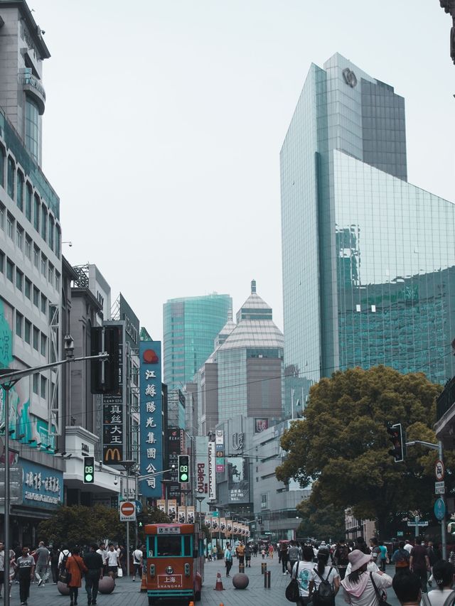 What you can see along the Nanjing street!