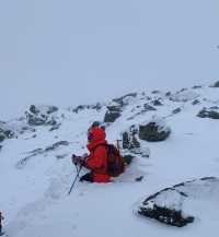 Climbed to the summit of Mount Ryoukou in Japan, one of the 100 famous mountains, during the severe winter season.