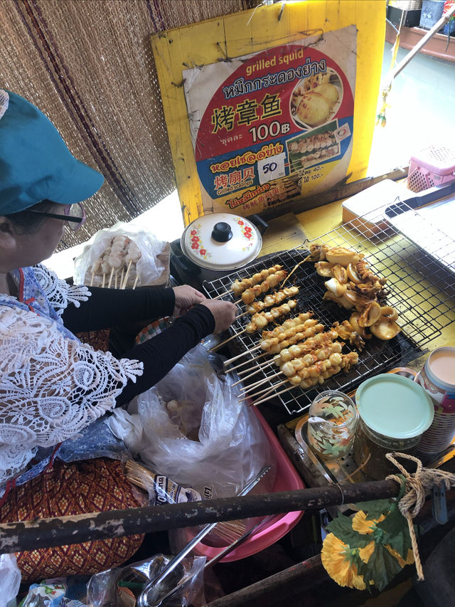 Thai food guide trip 😛😋