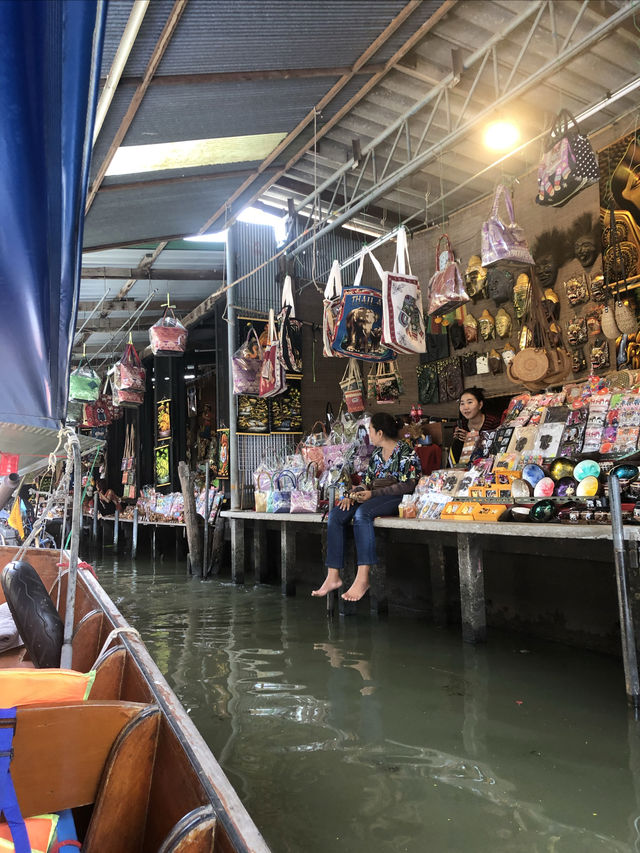 Thai food guide trip 😛😋