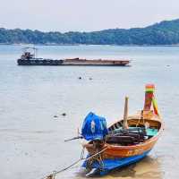 ชมหาดสวย ที่เต็มไปด้วยเรือมากมาย