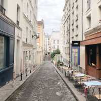 The Sinking House in Paris