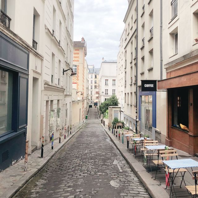 The Sinking House in Paris
