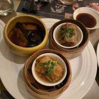 飽覽360度維港景的自助山🧁🍕🌮🫕🥘