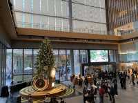 東京・丸の内『Marunouchi Bright Christmas 2022』丸ビルのクリスマスツリー。