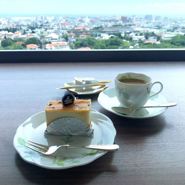 【沖縄】石垣市街と海をみおろす絶景カフェ
