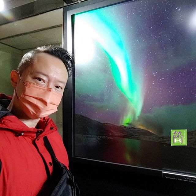 不用飛看著極光攝影展