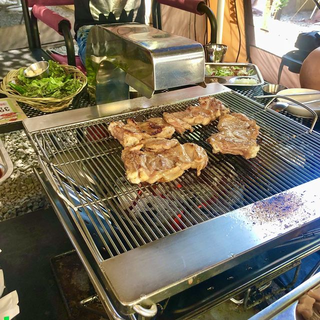 텐트 안에서 닭갈비를 즐기는, 춘천 "콧닭고"