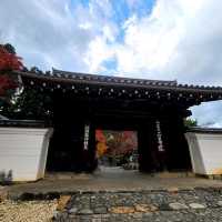 室町時代からの歴史的文化財も多数【二尊院】✨